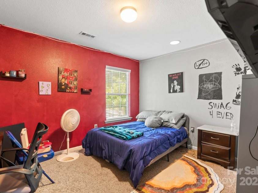 5631 Graypark Drive, Charlotte, NC 28269.  MLS# CAR4281997, YatesRealty ID 29725. 