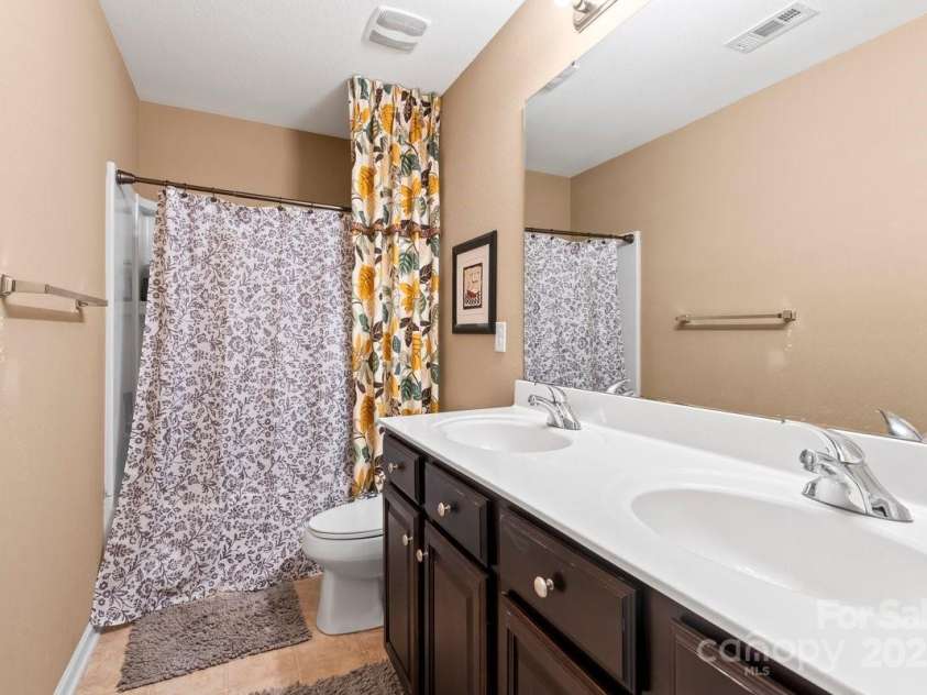 5631 Graypark Drive, Charlotte, NC 28269.  MLS# CAR4281997, YatesRealty ID 29725. 