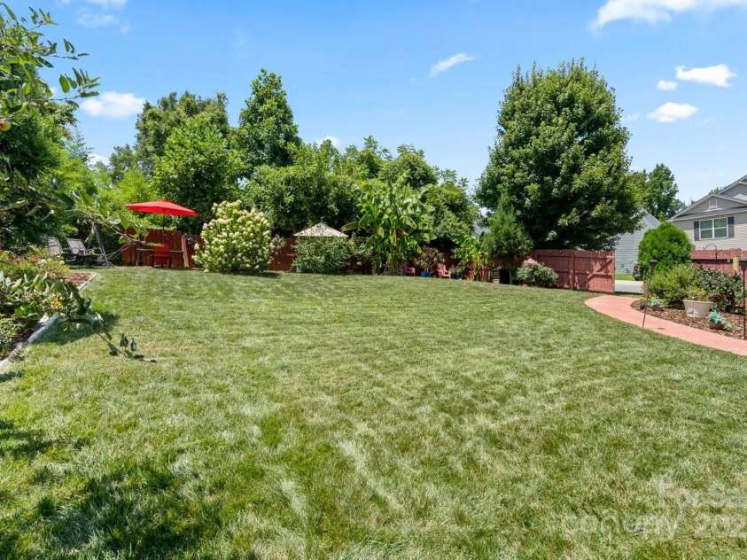 5631 Graypark Drive, Charlotte, NC 28269.  MLS# CAR4281997, YatesRealty ID 29725. 