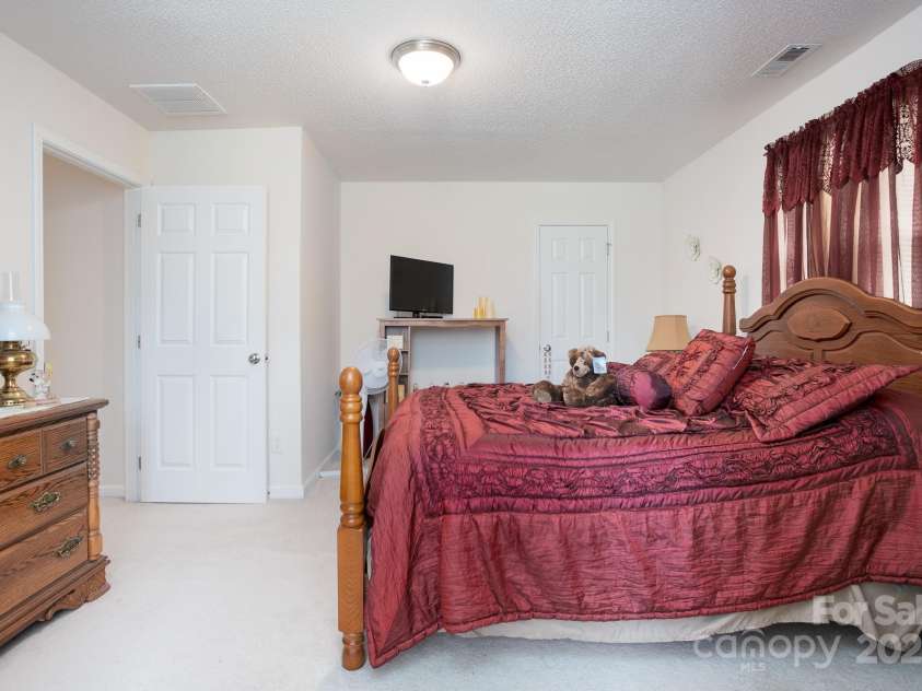 118 Northwood Court, Lexington, NC 27295.  MLS# CAR4284847, YatesRealty ID 29726. 