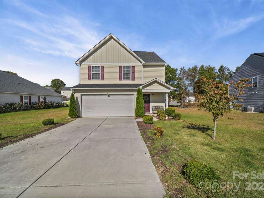 635 Scarlet Leaf Lane, Oakboro, NC 28129.  MLS# CAR4315133, YatesRealty ID 29727. 