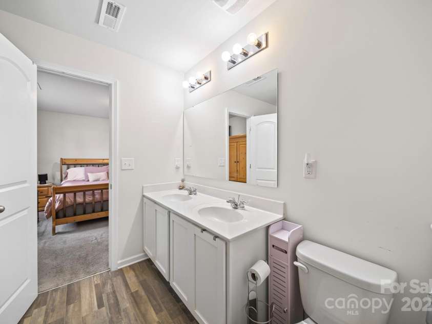 635 Scarlet Leaf Lane, Oakboro, NC 28129.  MLS# CAR4315133, YatesRealty ID 29727. 