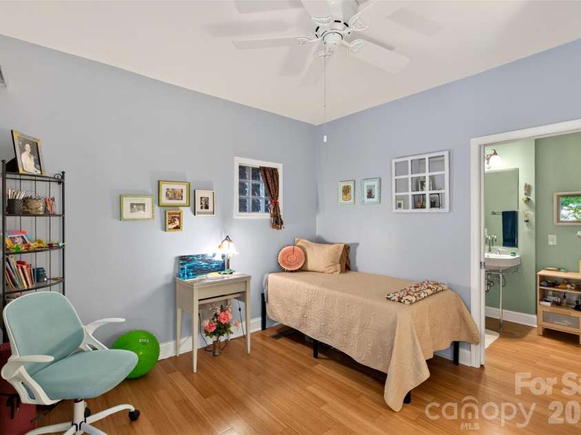 600 Skyloft Drive, Asheville, NC 28801.  MLS# CAR4412438, YatesRealty ID 29728. 