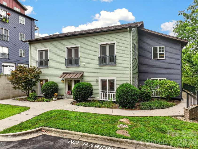 600 Skyloft Drive, Asheville, NC 28801.  MLS# CAR4412438, YatesRealty ID 29728. 