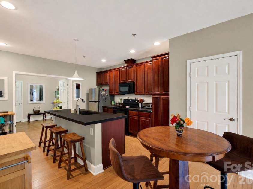 600 Skyloft Drive, Asheville, NC 28801.  MLS# CAR4412438, YatesRealty ID 29728. 