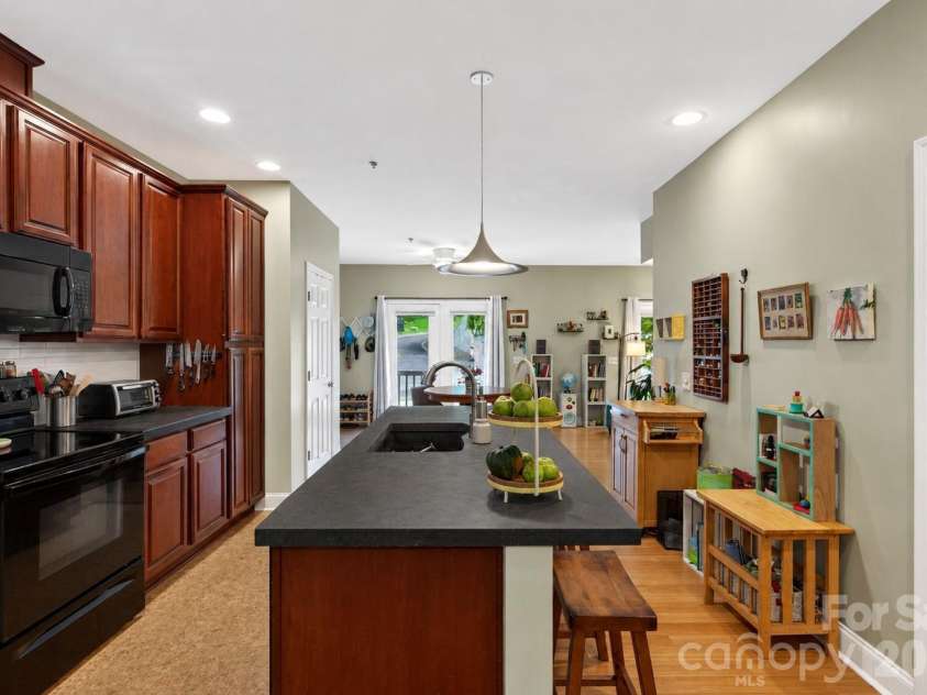 600 Skyloft Drive, Asheville, NC 28801.  MLS# CAR4412438, YatesRealty ID 29728. 