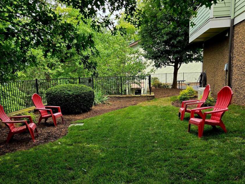 600 Skyloft Drive, Asheville, NC 28801.  MLS# CAR4412438, YatesRealty ID 29728. Skyloft Condos community common area