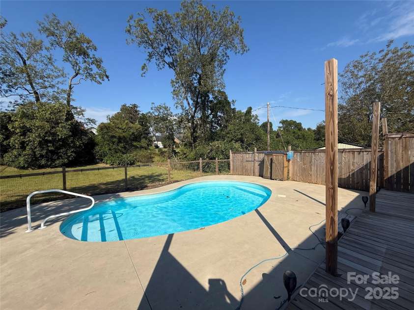 215 Church Street, Edgefield, SC 29824.  MLS# CAR4304133, YatesRealty ID 2973. 