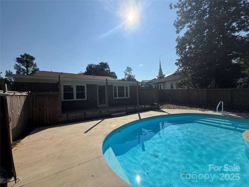 215 Church Street, Edgefield, SC 29824.  MLS# CAR4304133, YatesRealty ID 2973. 