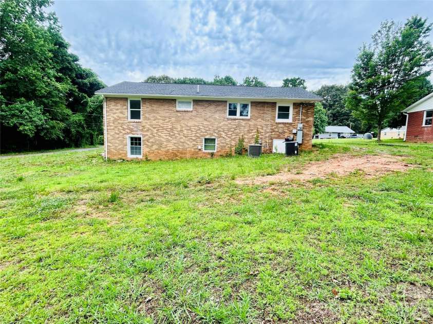 400 Ponderosa Road, Stanley, NC 28164.  MLS# CAR4388846, YatesRealty ID 29730. 