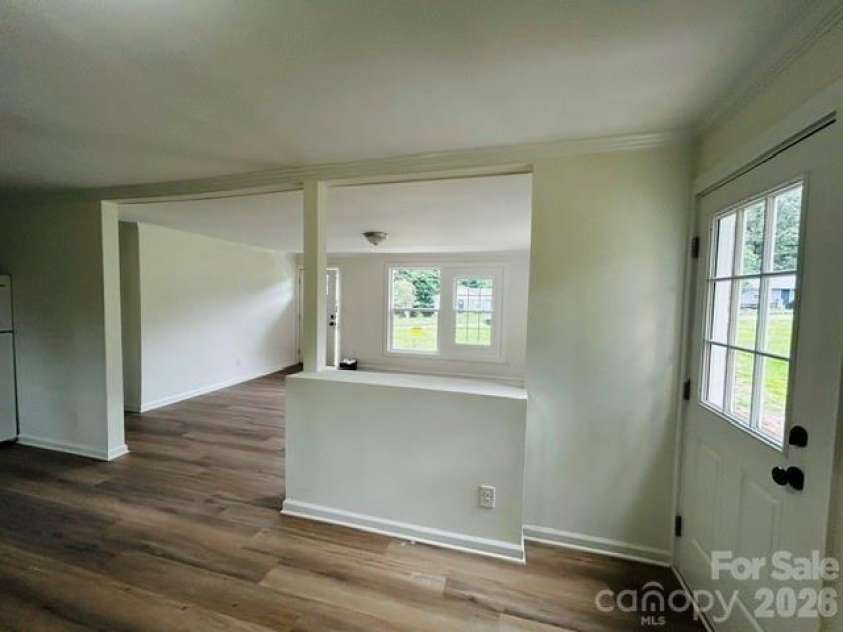 400 Ponderosa Road, Stanley, NC 28164.  MLS# CAR4388846, YatesRealty ID 29730. Dining area