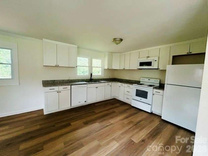 400 Ponderosa Road, Stanley, NC 28164.  MLS# CAR4388846, YatesRealty ID 29730. Kitchen
