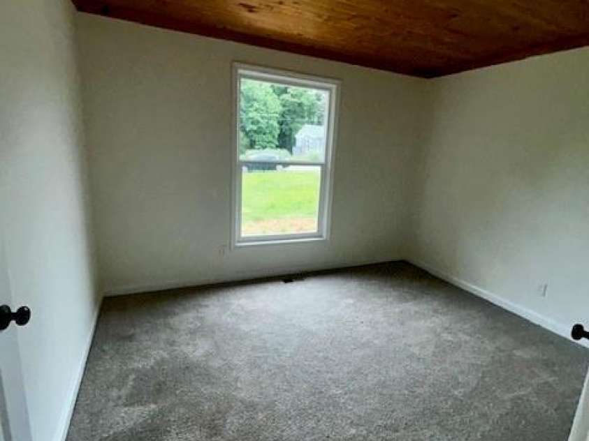 400 Ponderosa Road, Stanley, NC 28164.  MLS# CAR4388846, YatesRealty ID 29730. Primary Room