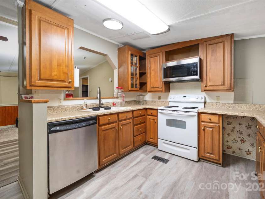 140 Silverlining Road, Mooresville, NC 28117.  MLS# CAR4280516, YatesRealty ID 29731. 