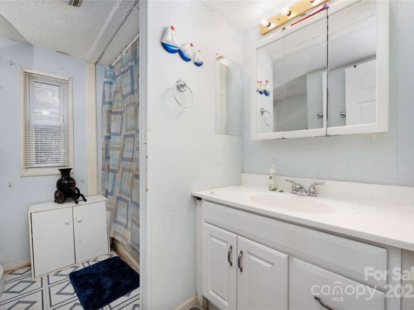 140 Silverlining Road, Mooresville, NC 28117.  MLS# CAR4280516, YatesRealty ID 29731. 