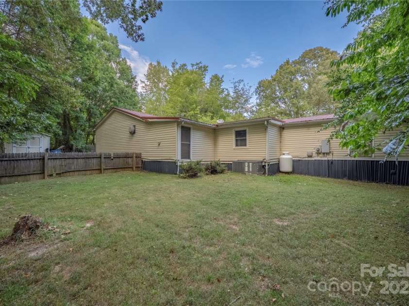 140 Silverlining Road, Mooresville, NC 28117.  MLS# CAR4280516, YatesRealty ID 29731. 