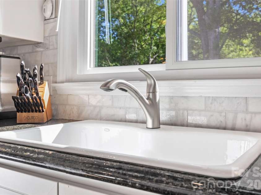 14002 Harlequin Drive, Charlotte, NC 28273.  MLS# CAR4382461, YatesRealty ID 29731. 