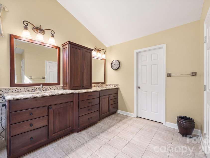 14002 Harlequin Drive, Charlotte, NC 28273.  MLS# CAR4382461, YatesRealty ID 29731. 