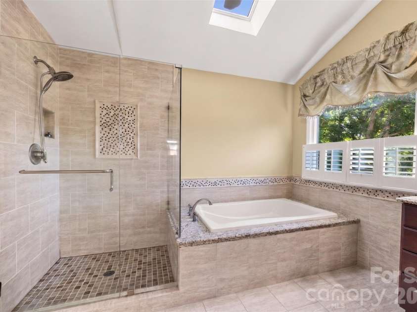 14002 Harlequin Drive, Charlotte, NC 28273.  MLS# CAR4382461, YatesRealty ID 29731. 