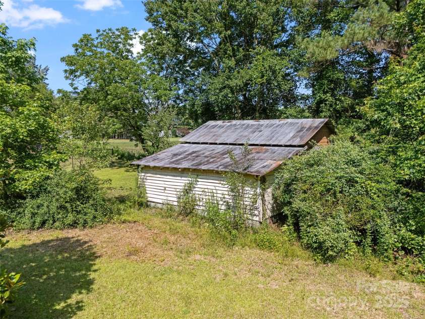 944 Cain Road, St Pauls, NC 28384.  MLS# CAR4284054, YatesRealty ID 29732. 