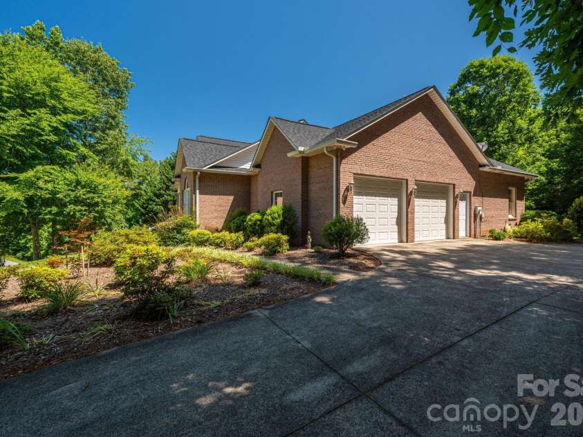 170 Windsor Drive, Taylorsville, NC 28681.  MLS# CAR4389564, YatesRealty ID 29733. 