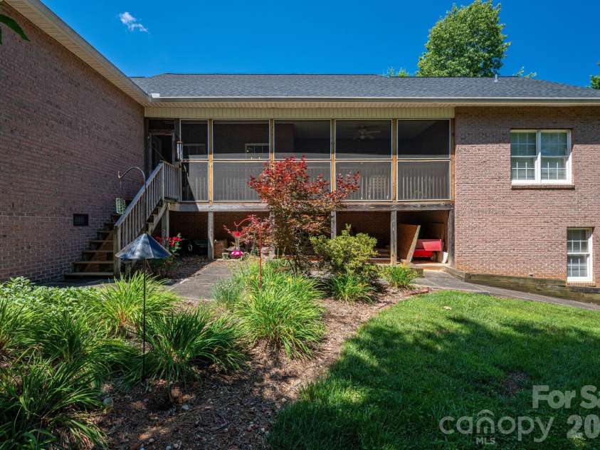 170 Windsor Drive, Taylorsville, NC 28681.  MLS# CAR4389564, YatesRealty ID 29733. 
