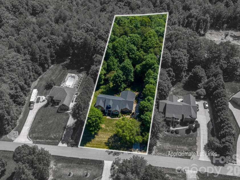 170 Windsor Drive, Taylorsville, NC 28681.  MLS# CAR4389564, YatesRealty ID 29733. 