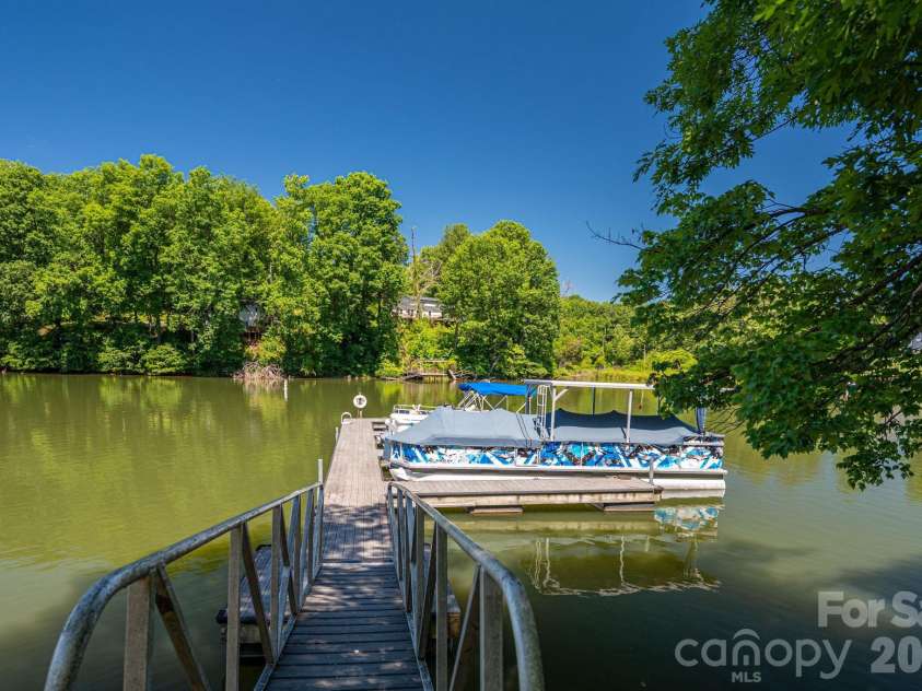 170 Windsor Drive, Taylorsville, NC 28681.  MLS# CAR4389564, YatesRealty ID 29733. 