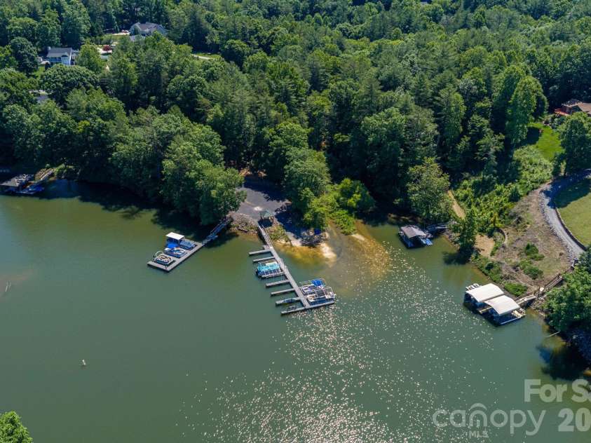 170 Windsor Drive, Taylorsville, NC 28681.  MLS# CAR4389564, YatesRealty ID 29733. 