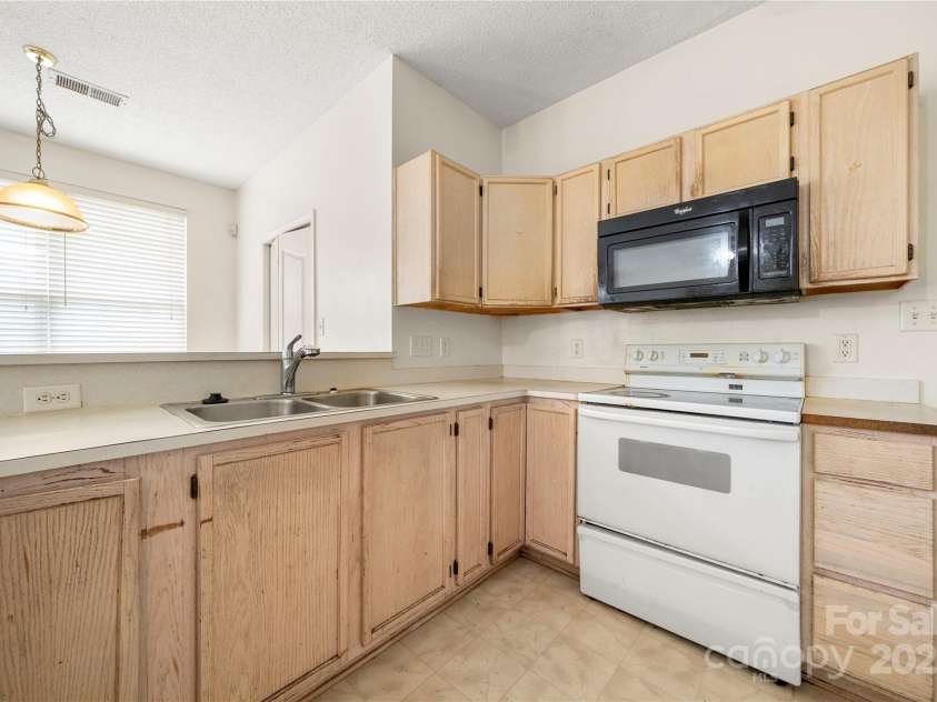 4033 Lakota Court, Charlotte, NC 28269.  MLS# CAR4286797, YatesRealty ID 29733. 
