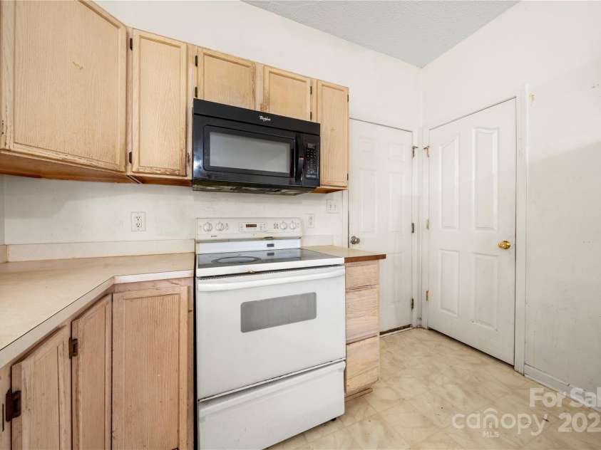 4033 Lakota Court, Charlotte, NC 28269.  MLS# CAR4286797, YatesRealty ID 29733. 