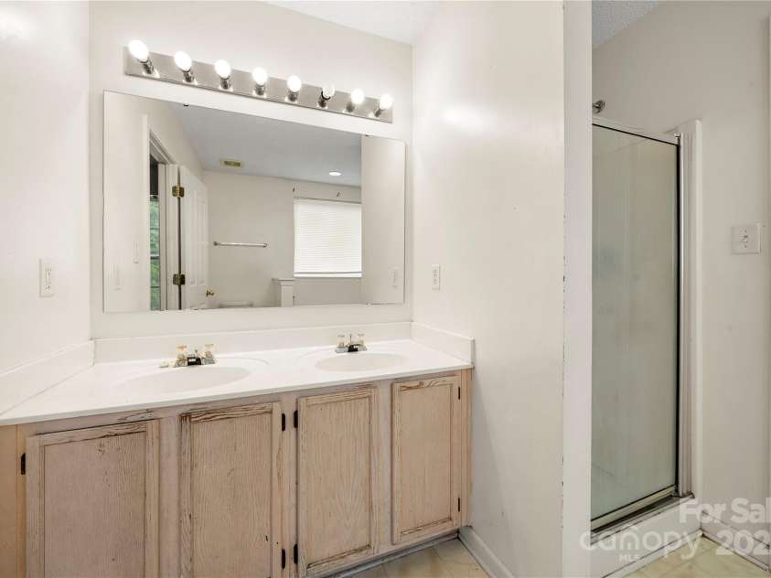 4033 Lakota Court, Charlotte, NC 28269.  MLS# CAR4286797, YatesRealty ID 29733. 