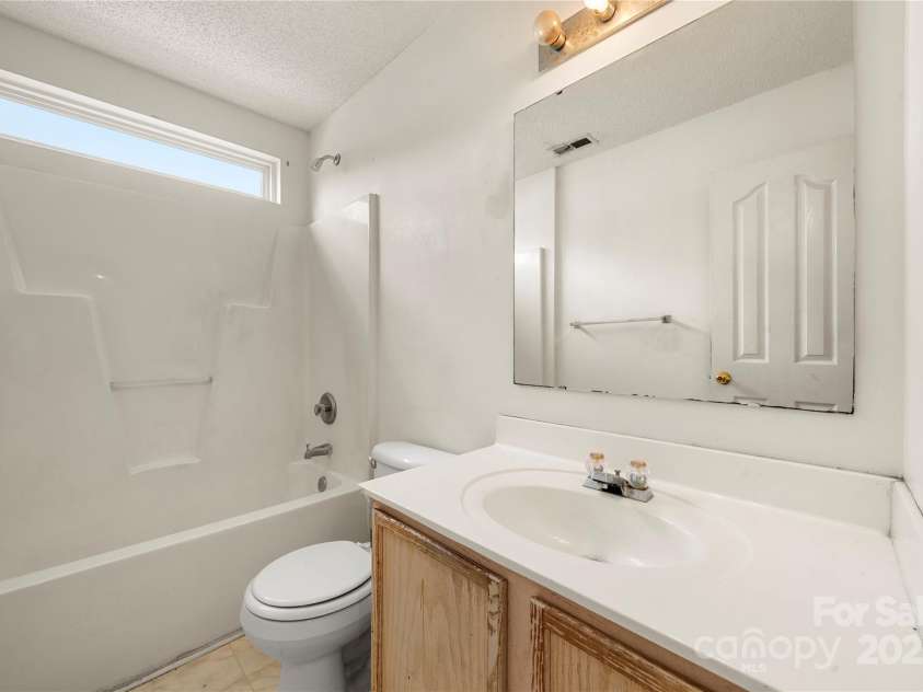 4033 Lakota Court, Charlotte, NC 28269.  MLS# CAR4286797, YatesRealty ID 29733. Hall bathroom