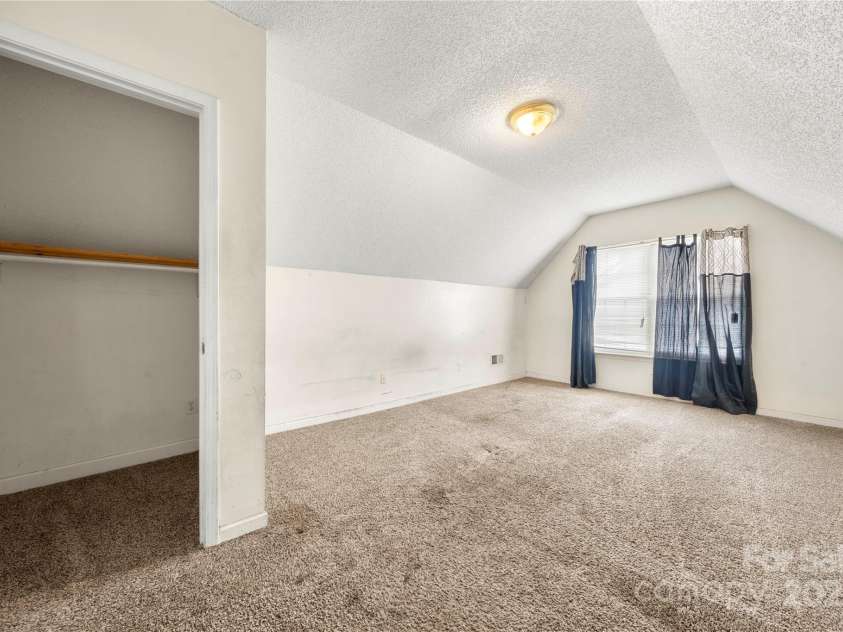 4033 Lakota Court, Charlotte, NC 28269.  MLS# CAR4286797, YatesRealty ID 29733. Large bonus/bedrom