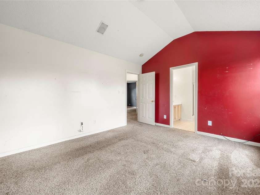 4033 Lakota Court, Charlotte, NC 28269.  MLS# CAR4286797, YatesRealty ID 29733. Primary bedroom