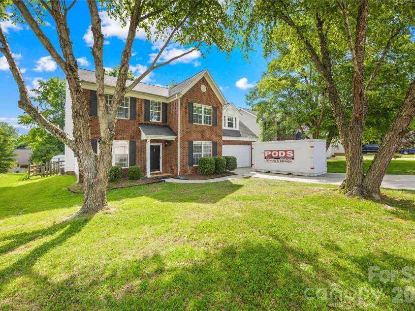 4710 Lenox Hill Place, Charlotte, NC 28269.  MLS# CAR4384984, YatesRealty ID 29734. 
