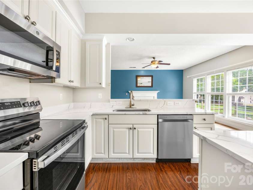4710 Lenox Hill Place, Charlotte, NC 28269.  MLS# CAR4384984, YatesRealty ID 29734. 