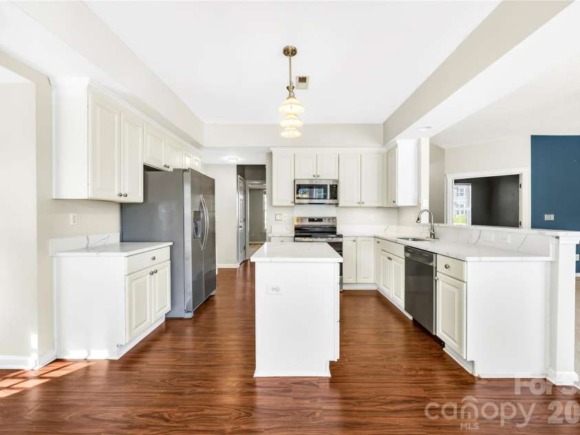 4710 Lenox Hill Place, Charlotte, NC 28269.  MLS# CAR4384984, YatesRealty ID 29734. 