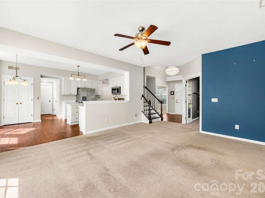 4710 Lenox Hill Place, Charlotte, NC 28269.  MLS# CAR4384984, YatesRealty ID 29734. 