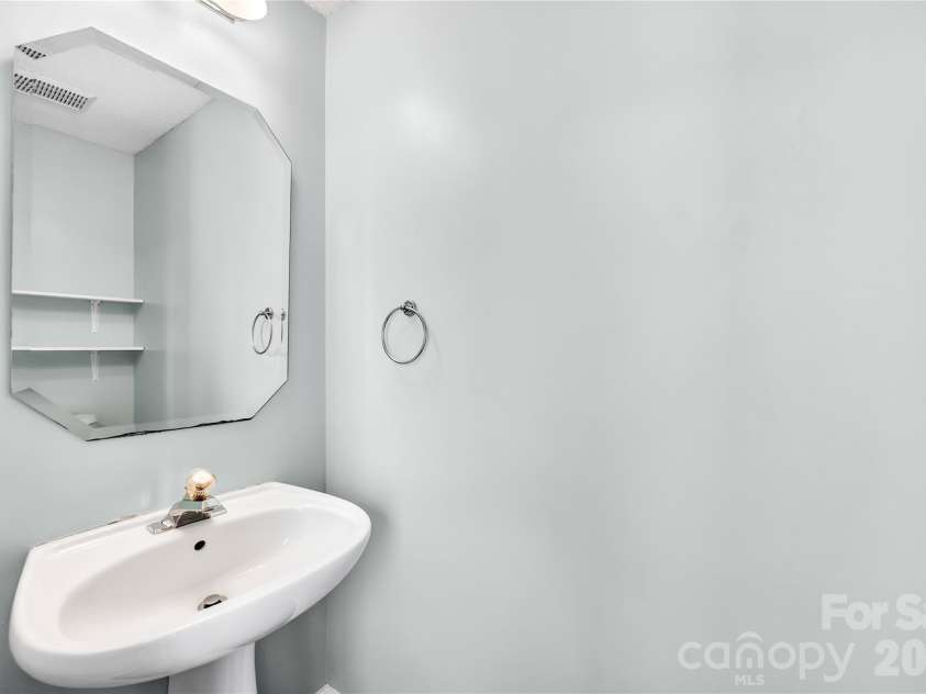 4710 Lenox Hill Place, Charlotte, NC 28269.  MLS# CAR4384984, YatesRealty ID 29734. 