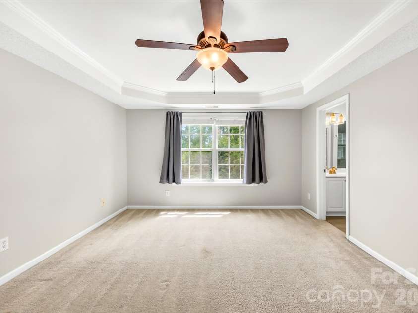 4710 Lenox Hill Place, Charlotte, NC 28269.  MLS# CAR4384984, YatesRealty ID 29734. 