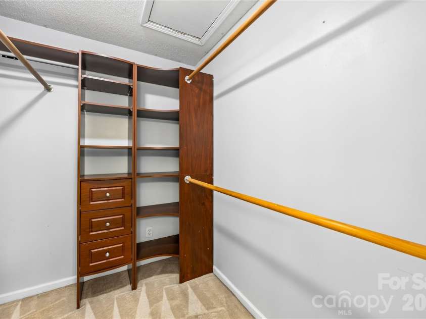 4710 Lenox Hill Place, Charlotte, NC 28269.  MLS# CAR4384984, YatesRealty ID 29734. 