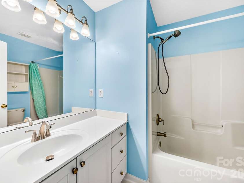4710 Lenox Hill Place, Charlotte, NC 28269.  MLS# CAR4384984, YatesRealty ID 29734. 
