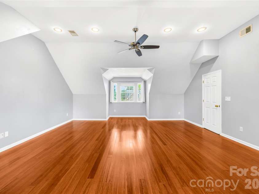 4710 Lenox Hill Place, Charlotte, NC 28269.  MLS# CAR4384984, YatesRealty ID 29734. 