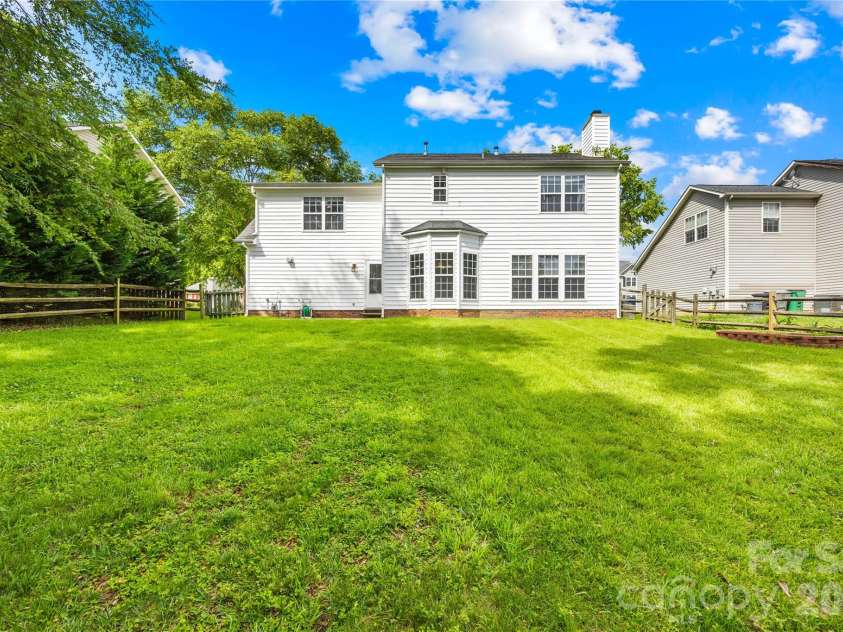 4710 Lenox Hill Place, Charlotte, NC 28269.  MLS# CAR4384984, YatesRealty ID 29734. 