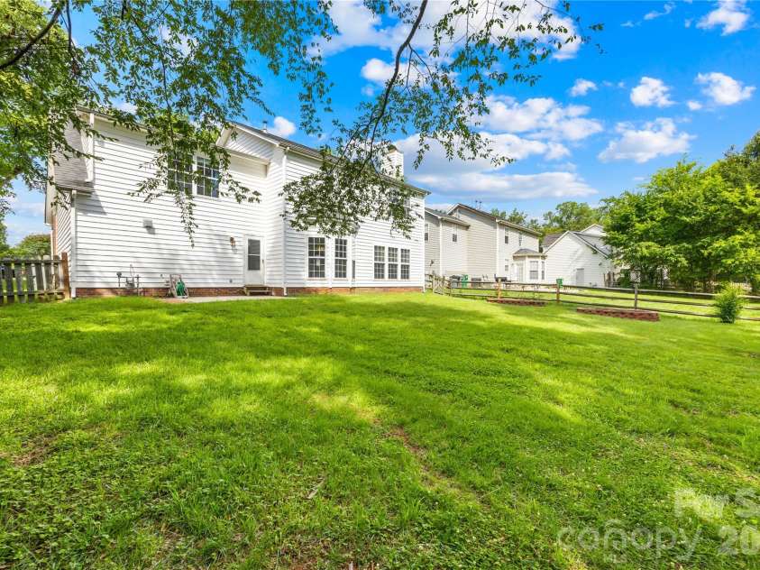 4710 Lenox Hill Place, Charlotte, NC 28269.  MLS# CAR4384984, YatesRealty ID 29734. 