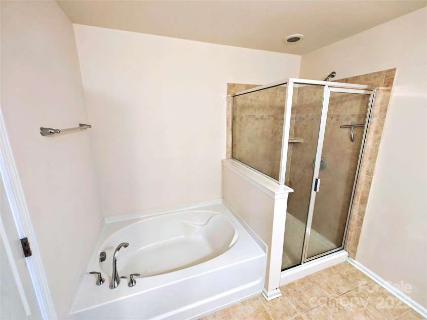 8230 Viewpoint Lane, Cornelius, NC 28031.  MLS# CAR4263809, YatesRealty ID 29734. Tiled shower