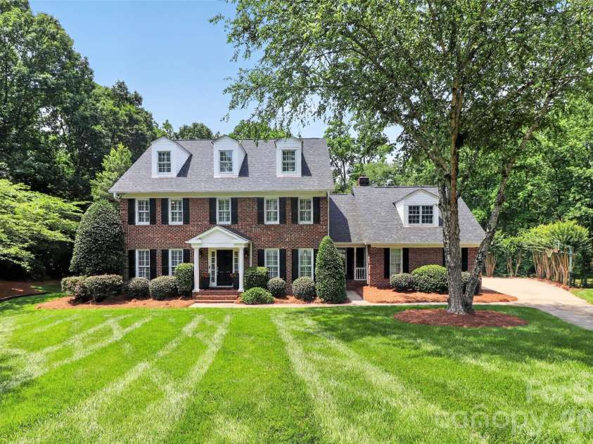 300 Quill Lane, Matthews, NC 28105.  MLS# CAR4391176, YatesRealty ID 29735. 