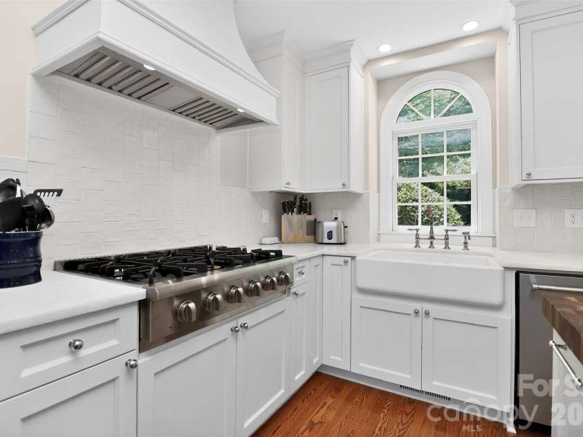 300 Quill Lane, Matthews, NC 28105.  MLS# CAR4391176, YatesRealty ID 29735. 