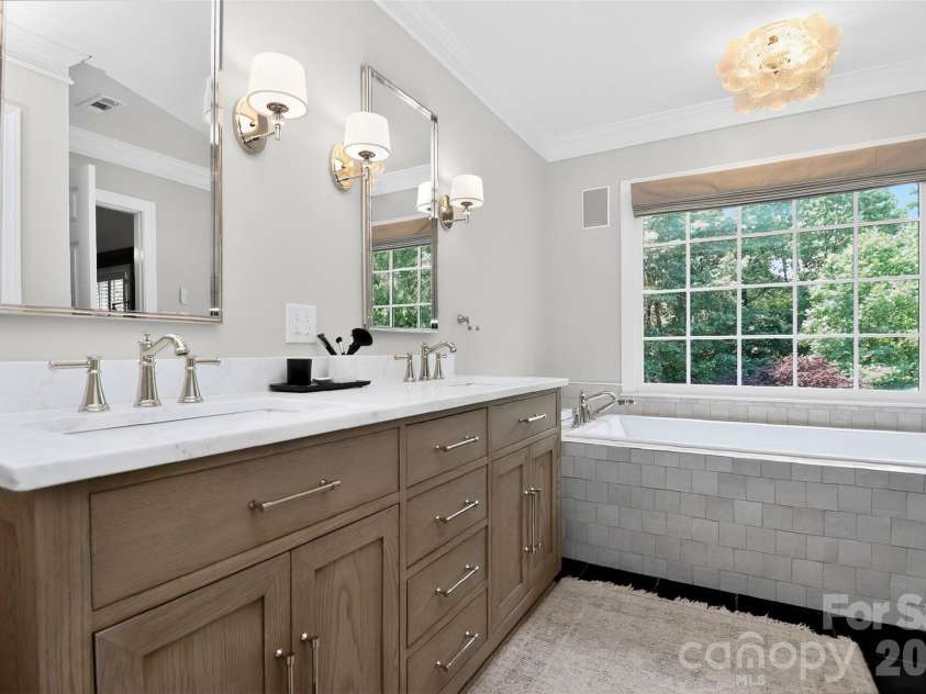 300 Quill Lane, Matthews, NC 28105.  MLS# CAR4391176, YatesRealty ID 29735. 